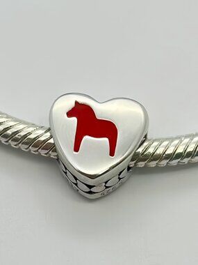 Pandora Schweden Schriftzug Sweden und schwedisches Dalapferd Charm